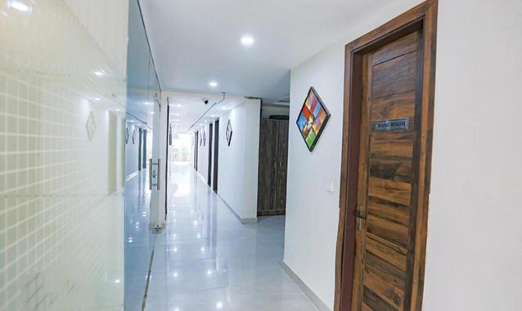 Fabhotel Amrit Residency Gurgaon Buitenkant foto